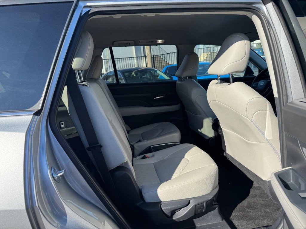 Certified 2025 Toyota Grand Highlander FWD image 10