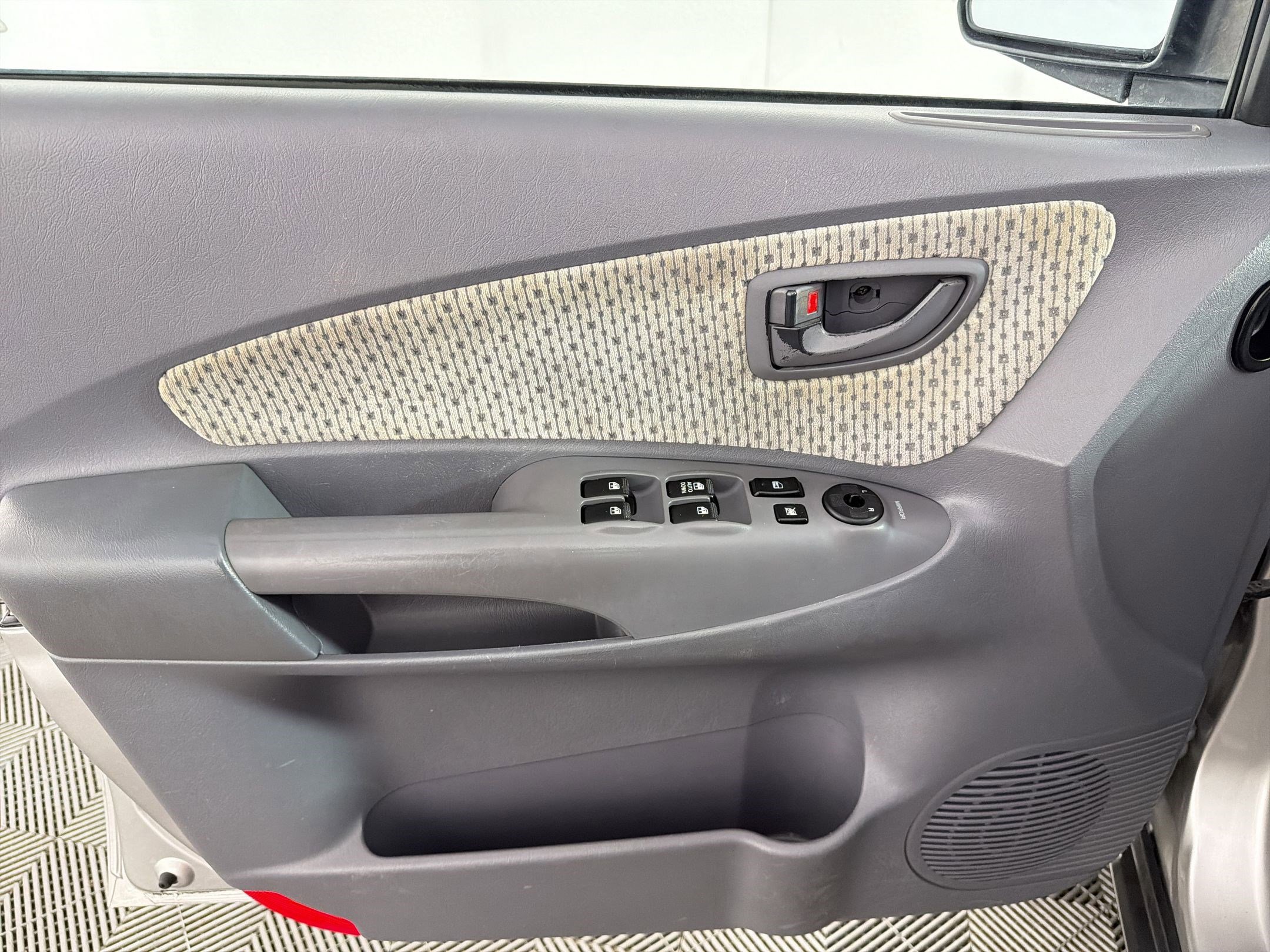 Used 2005 Hyundai Tucson LX FWD image 13
