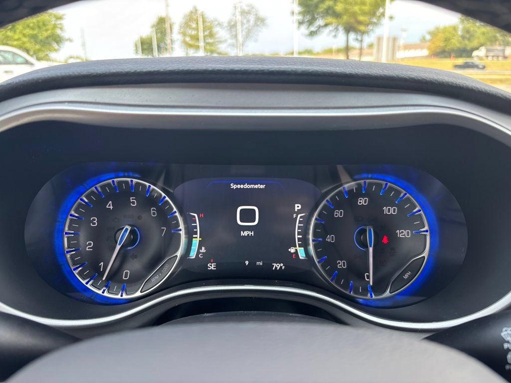 New 2027 Chrysler Pacifica Select FWD image 39
