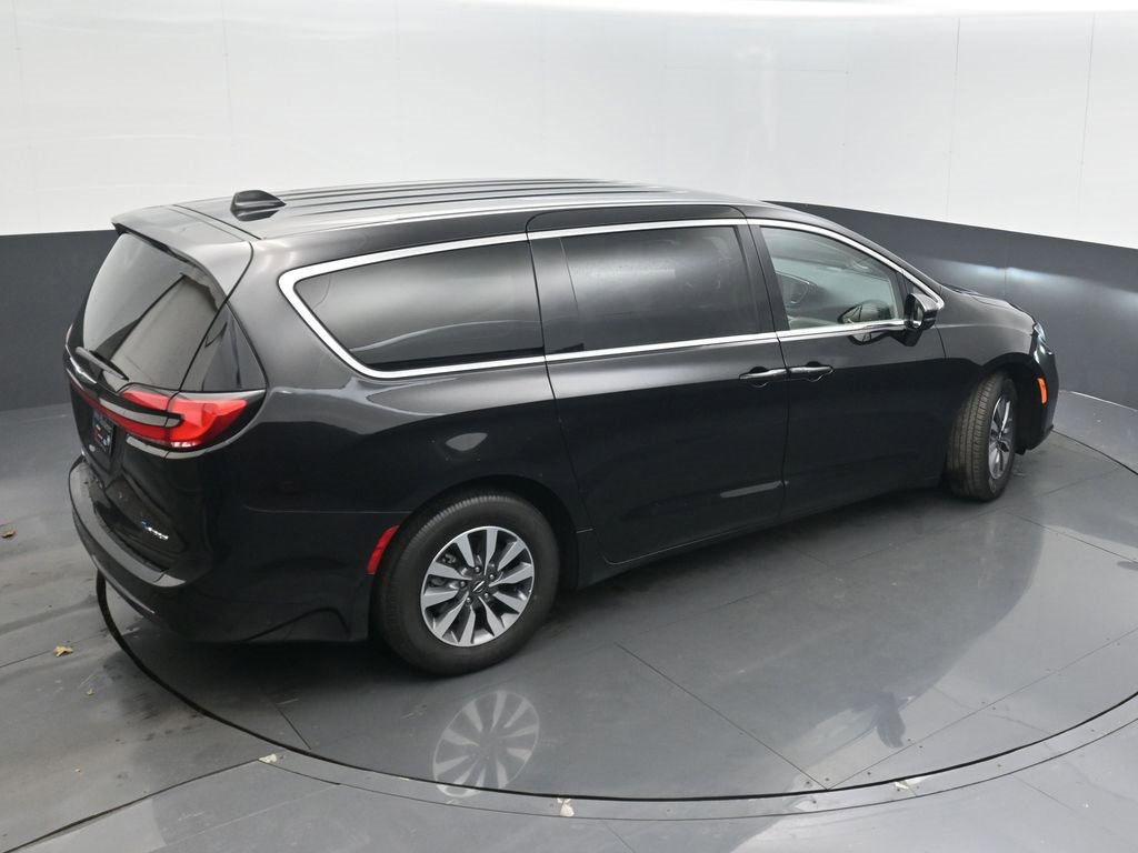 Certified 2024 Chrysler Pacifica Select image 42