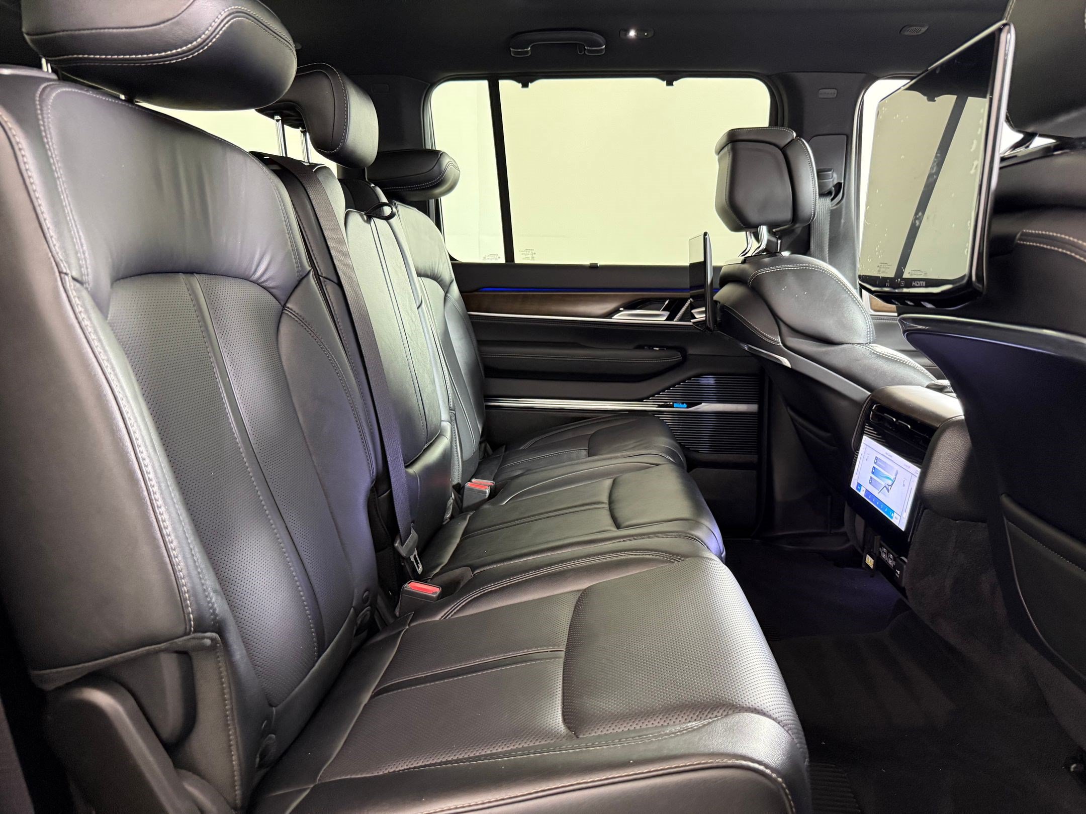 Used 2022 Jeep Grand Wagoneer Series I w/ Rear Seat Video Group 1 AWD/4WD image 29