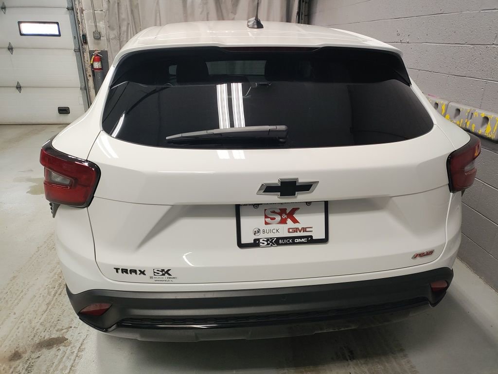 Certified 2024 Chevrolet Trax RS w/ Driver Confidence Package image 22