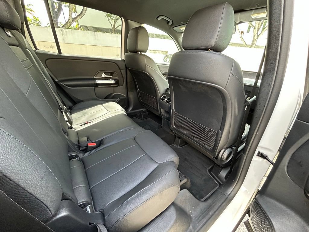 Used 2022 Mercedes-Benz GLB 250 w/ Premium Package Lite image 34