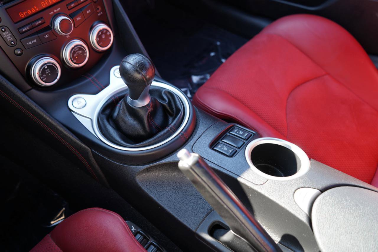 Used 2010 Nissan 370Z Touring w/ Sport Pkg image 38