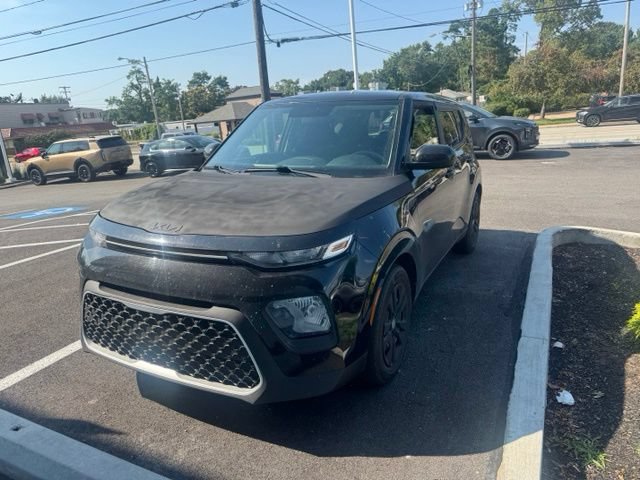 Certified 2022 Kia Soul LX FWD image 2