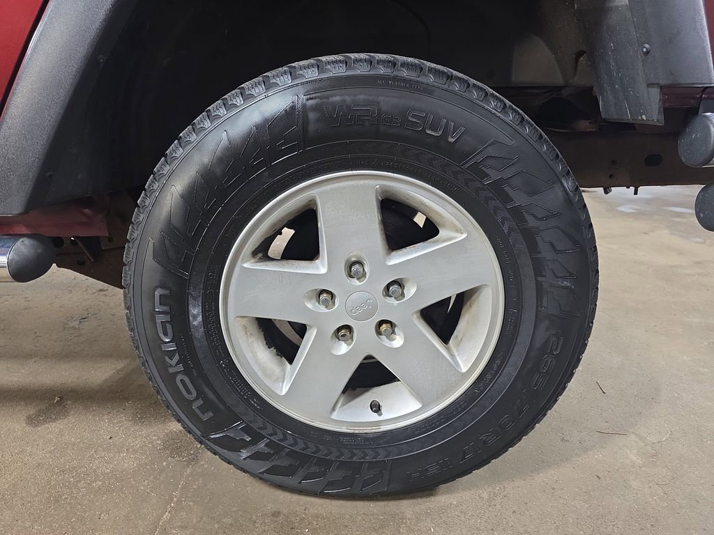 Used 2007 Jeep Wrangler Unlimited Rubicon w/ Dual Top Group image 28