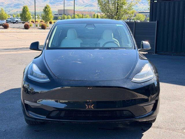 Used 2022 Tesla Model Y Long Range AWD/4WD image 2