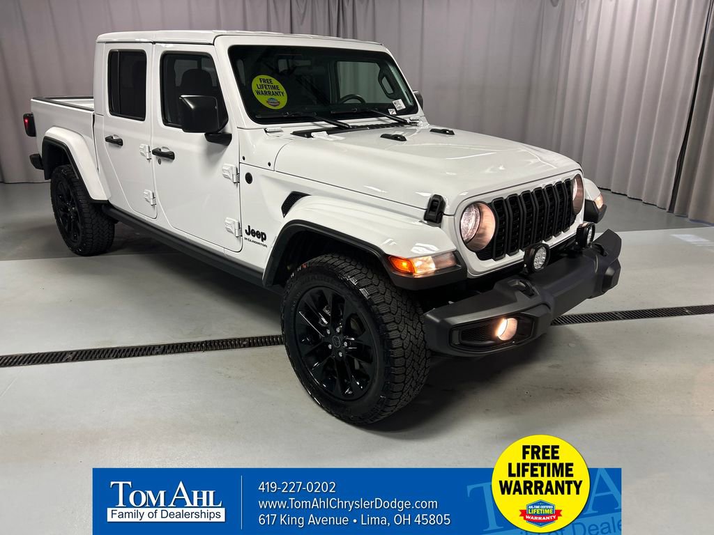 Used 2024 Jeep Gladiator Sport AWD/4WD image 1