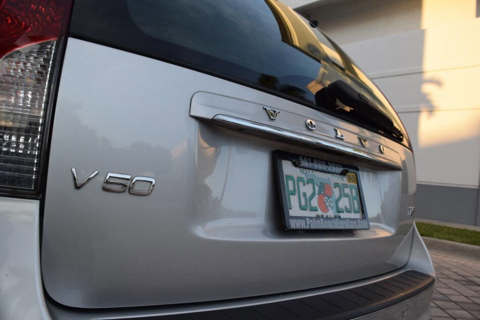 Used 2011 Volvo V50 T5 image 25