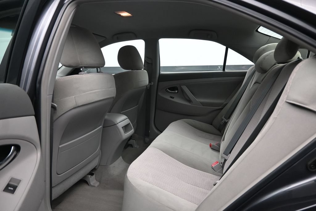 Used 2010 Toyota Camry LE FWD image 18