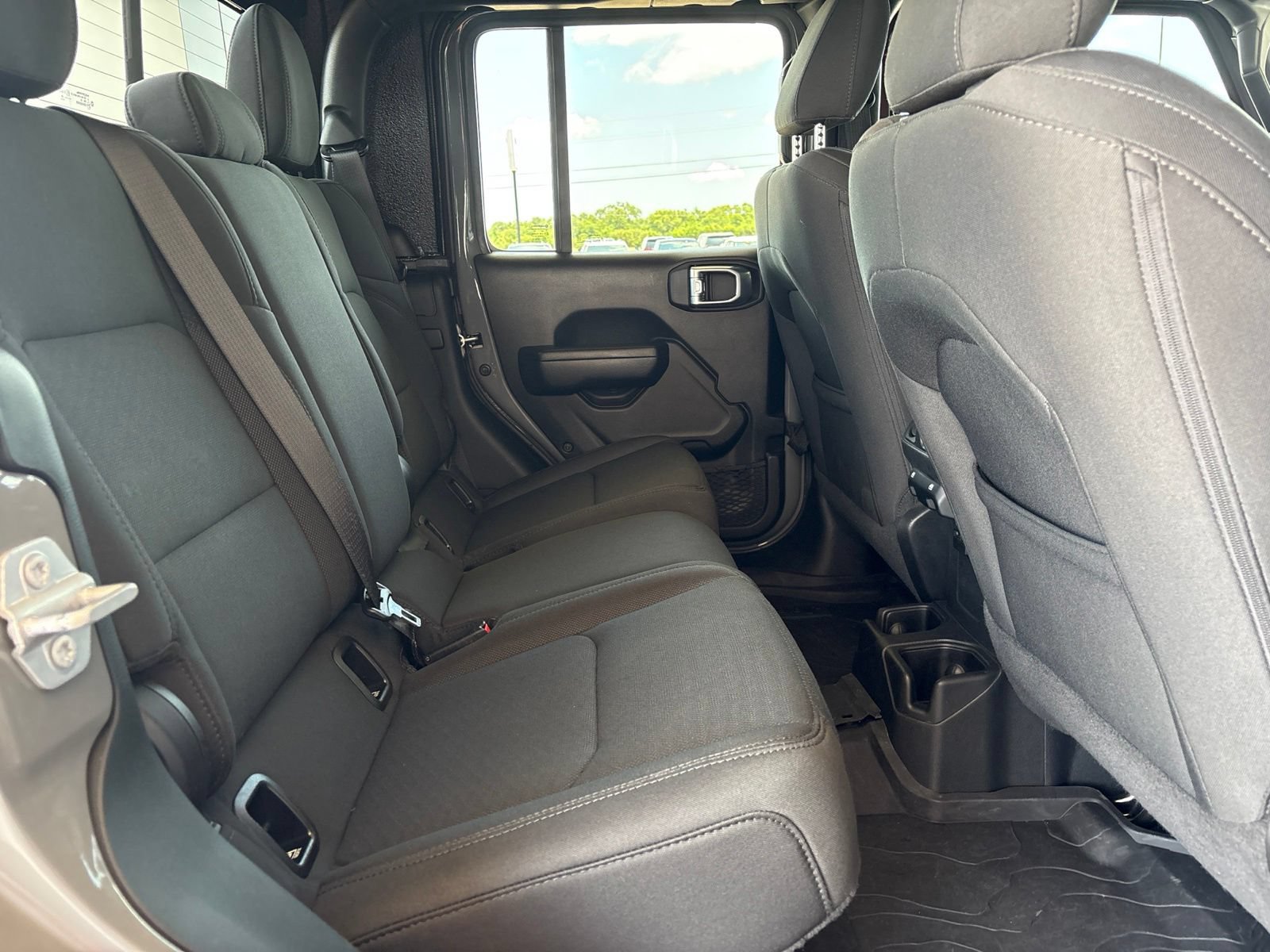 Used 2022 Jeep Gladiator Sport AWD/4WD image 16