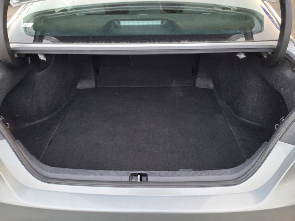 Used 2023 Toyota Camry SE image 10