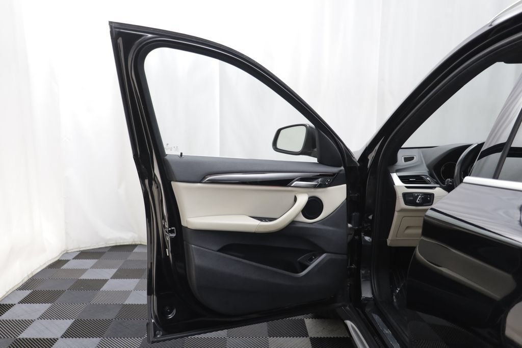 Used 2021 BMW X1 xDrive28i w/ Convenience Package AWD/4WD image 4