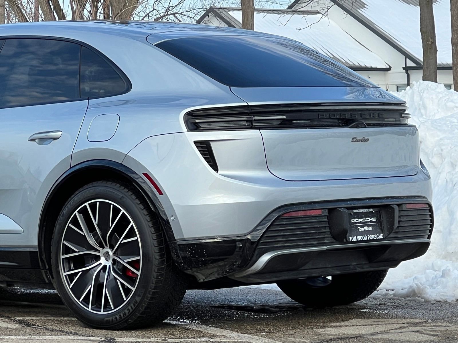 Certified 2025 Porsche Macan Turbo Electric image 9