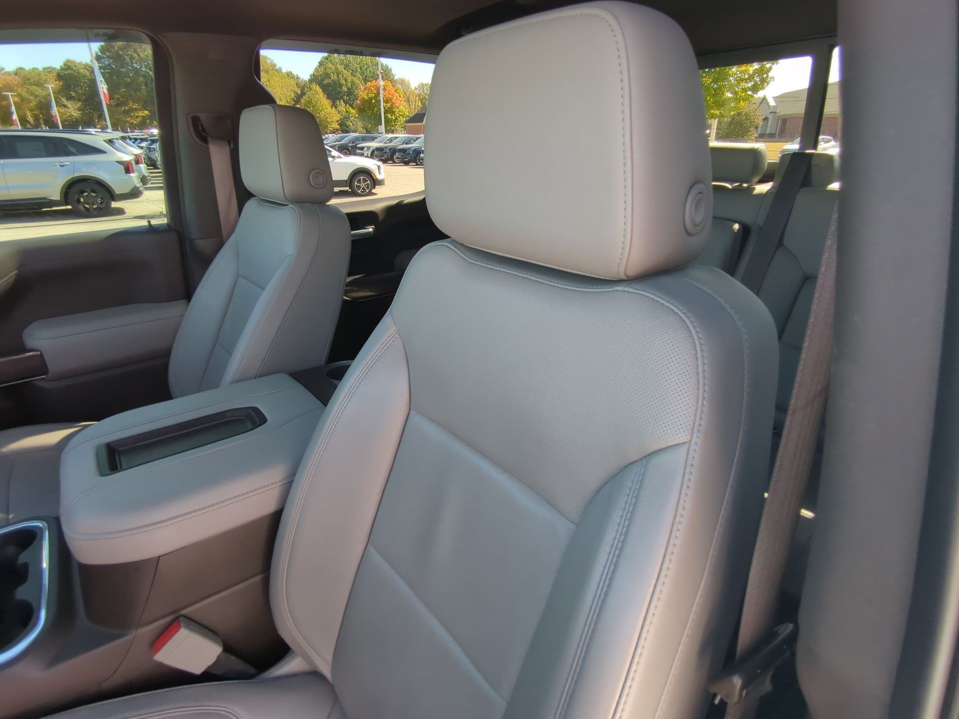 Used 2020 Chevrolet Silverado 1500 LTZ AWD/4WD image 12