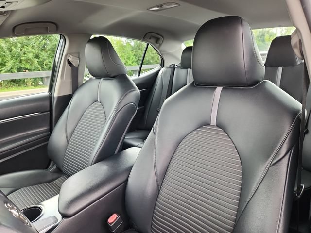 Used 2019 Toyota Camry SE w/ Carpet Mat Package FWD image 20