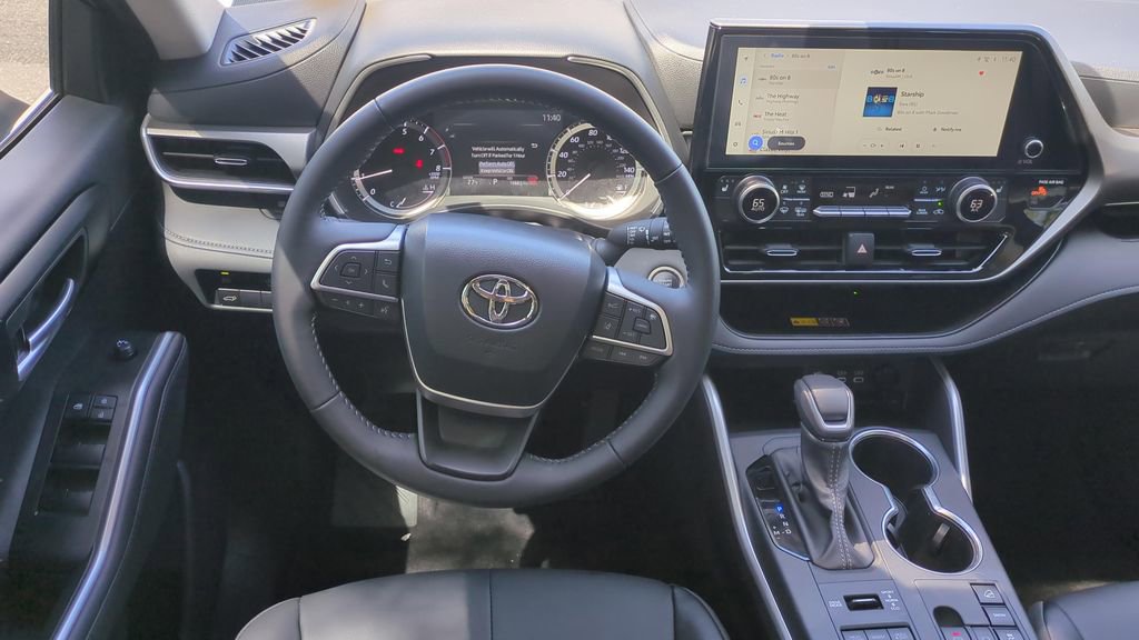 Certified 2026 Toyota Highlander XLE image 12