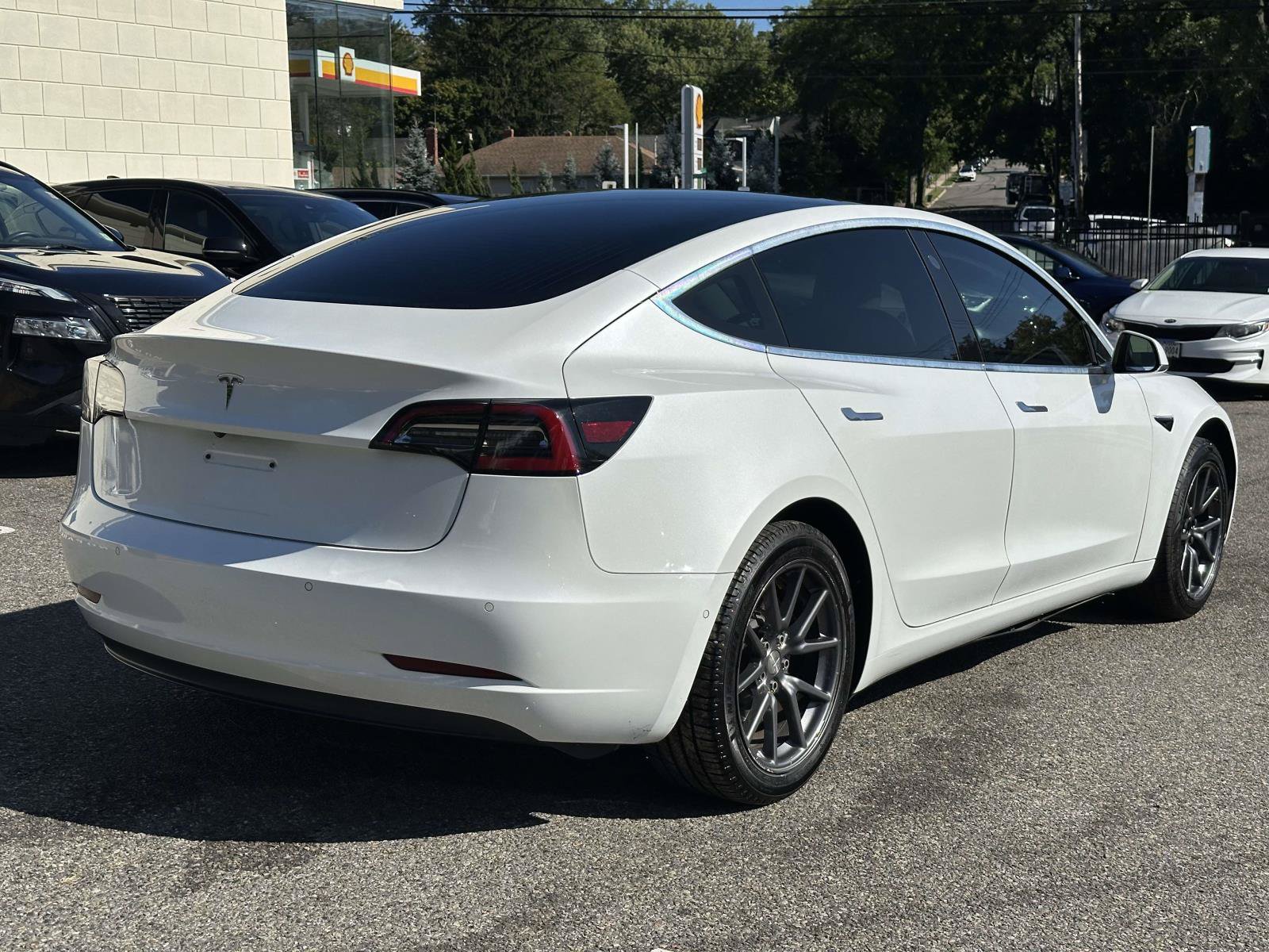 Used 2019 Tesla Model 3 Standard Range RWD image 3
