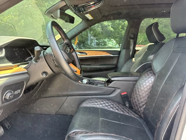 Used 2023 Jeep Grand Cherokee Summit AWD/4WD image 13
