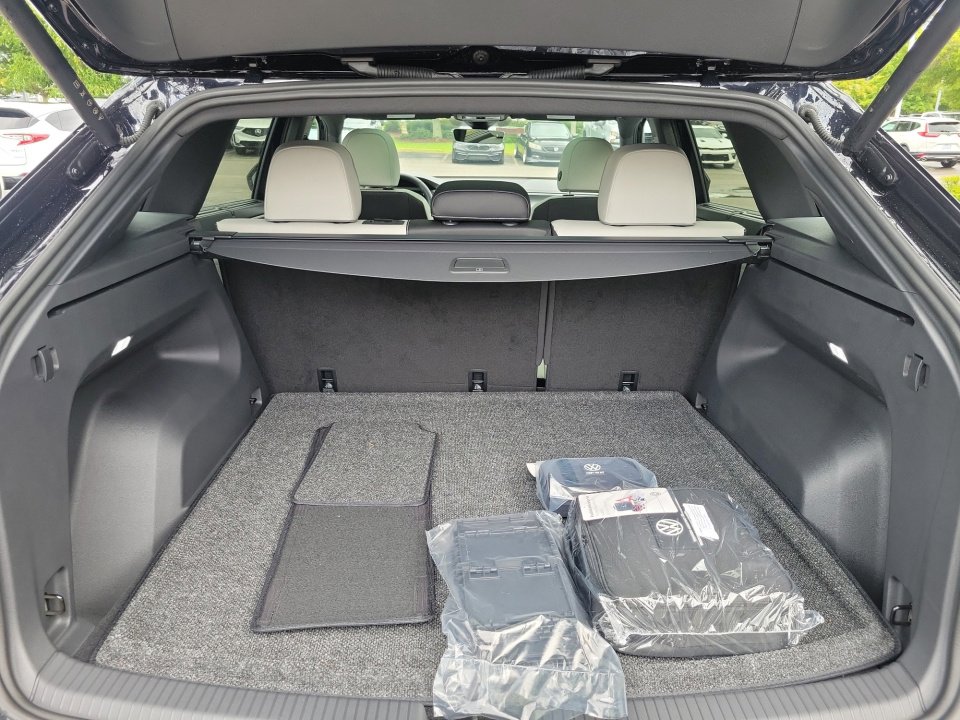 New 2025 Volkswagen Atlas Cross Sport SEL Premium R-Line image 15