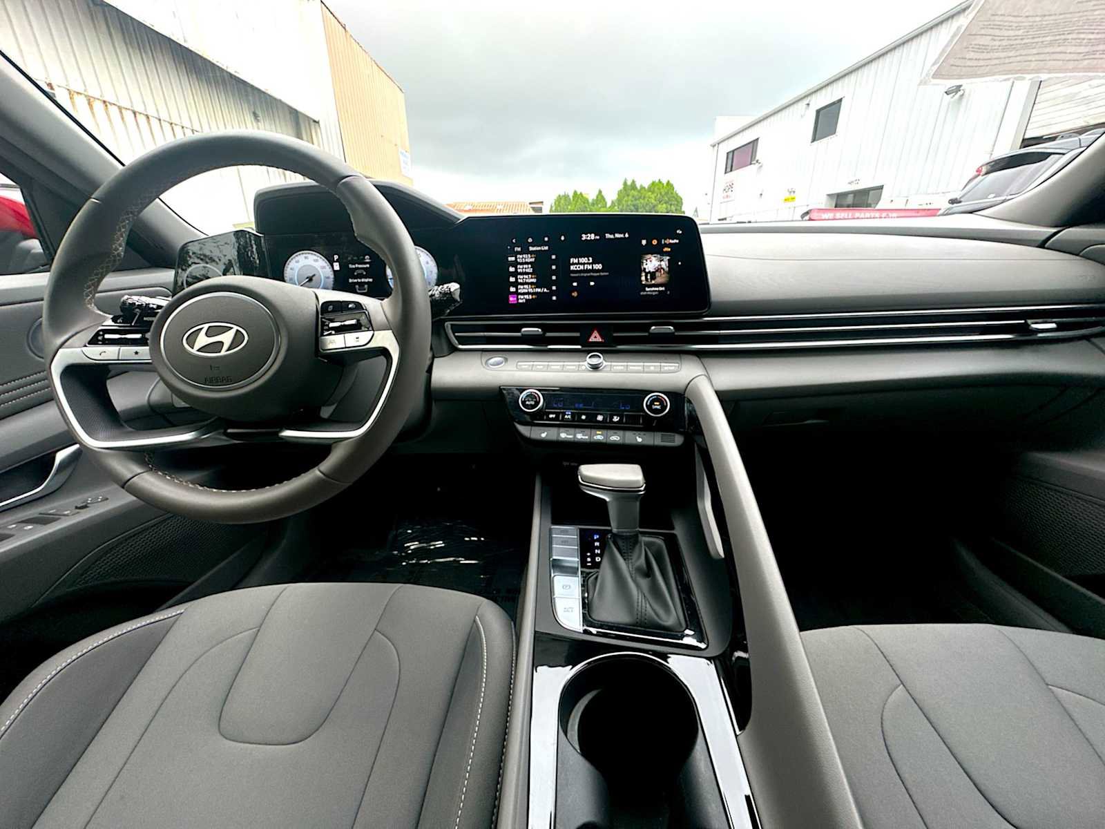 Used 2024 Hyundai Elantra SEL w/ Convenience Package image 11