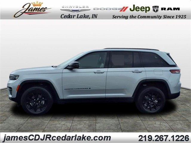 Used 2024 Jeep Grand Cherokee Altitude image 2