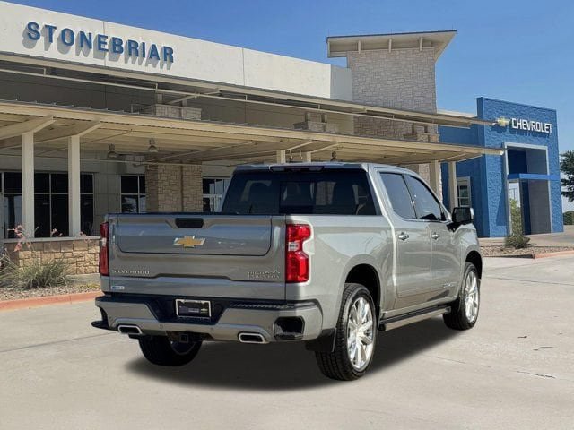 Used 2025 Chevrolet Silverado 1500 High Country AWD/4WD image 5
