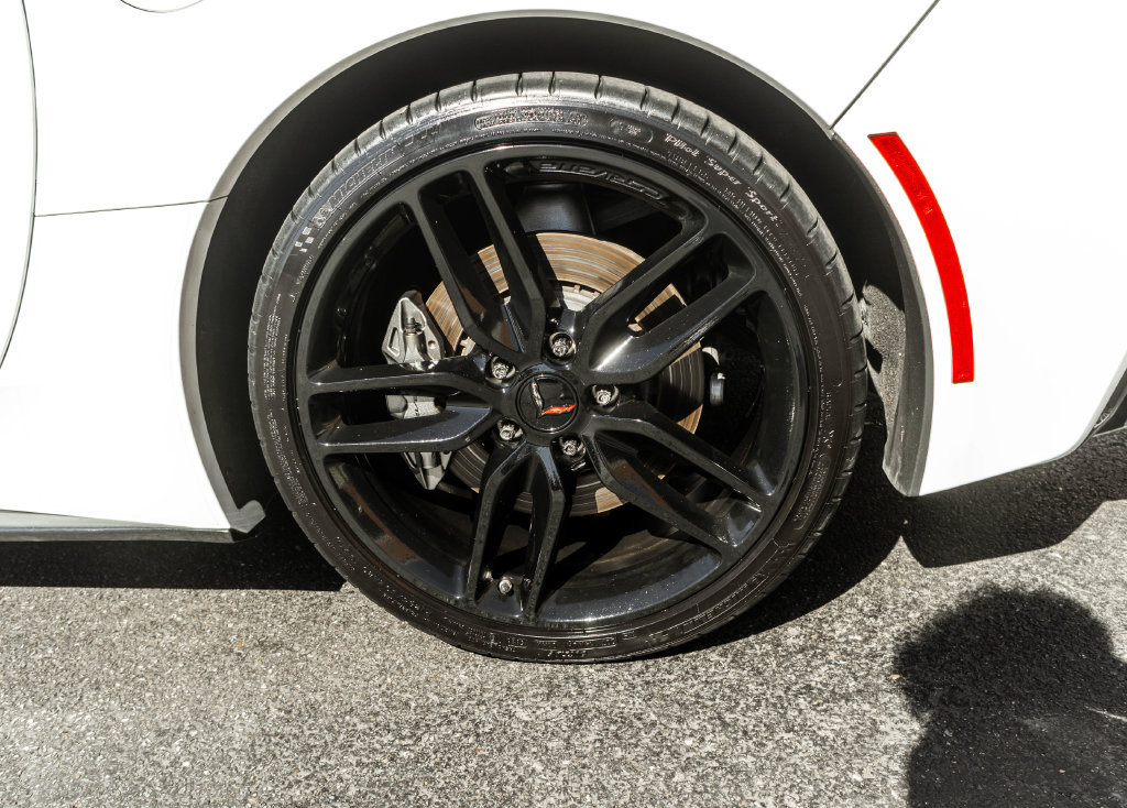 Used 2019 Chevrolet Corvette Stingray Coupe w/ Carbon Flash Badge Package RWD image 27