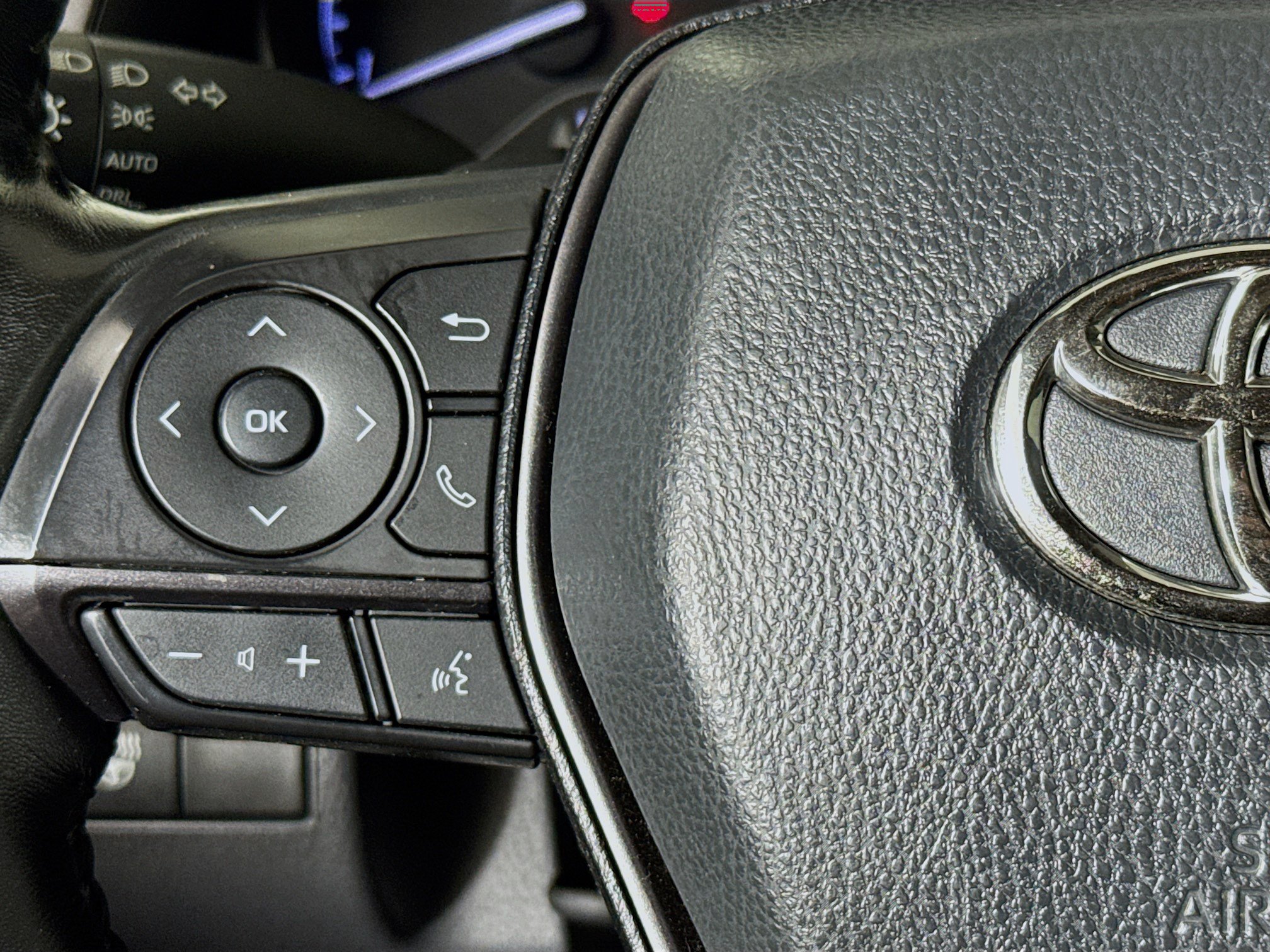 Used 2023 Toyota Camry SE w/ Cold Weather Package FWD image 11