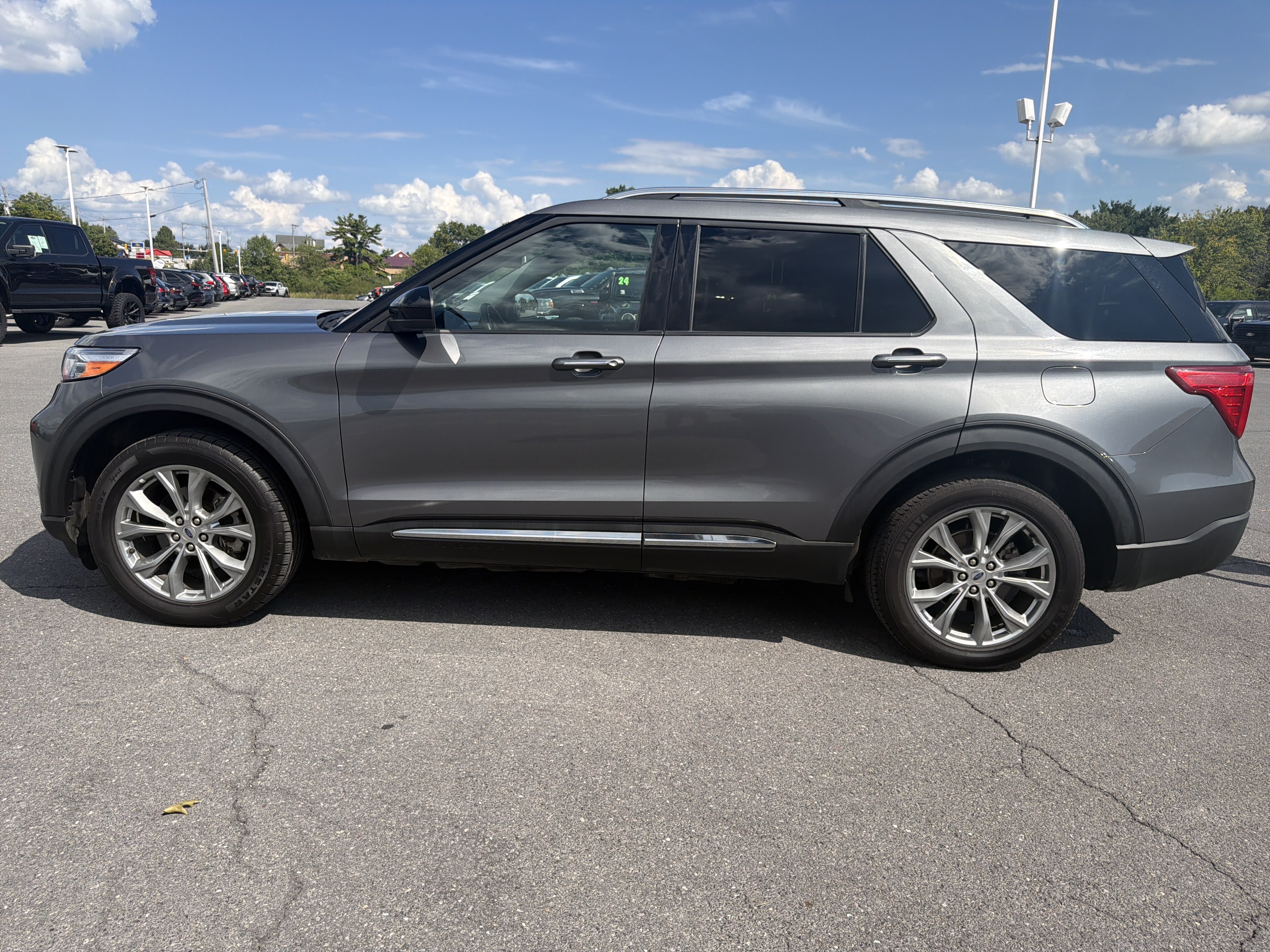 Used 2024 Ford Explorer Limited AWD/4WD image 7