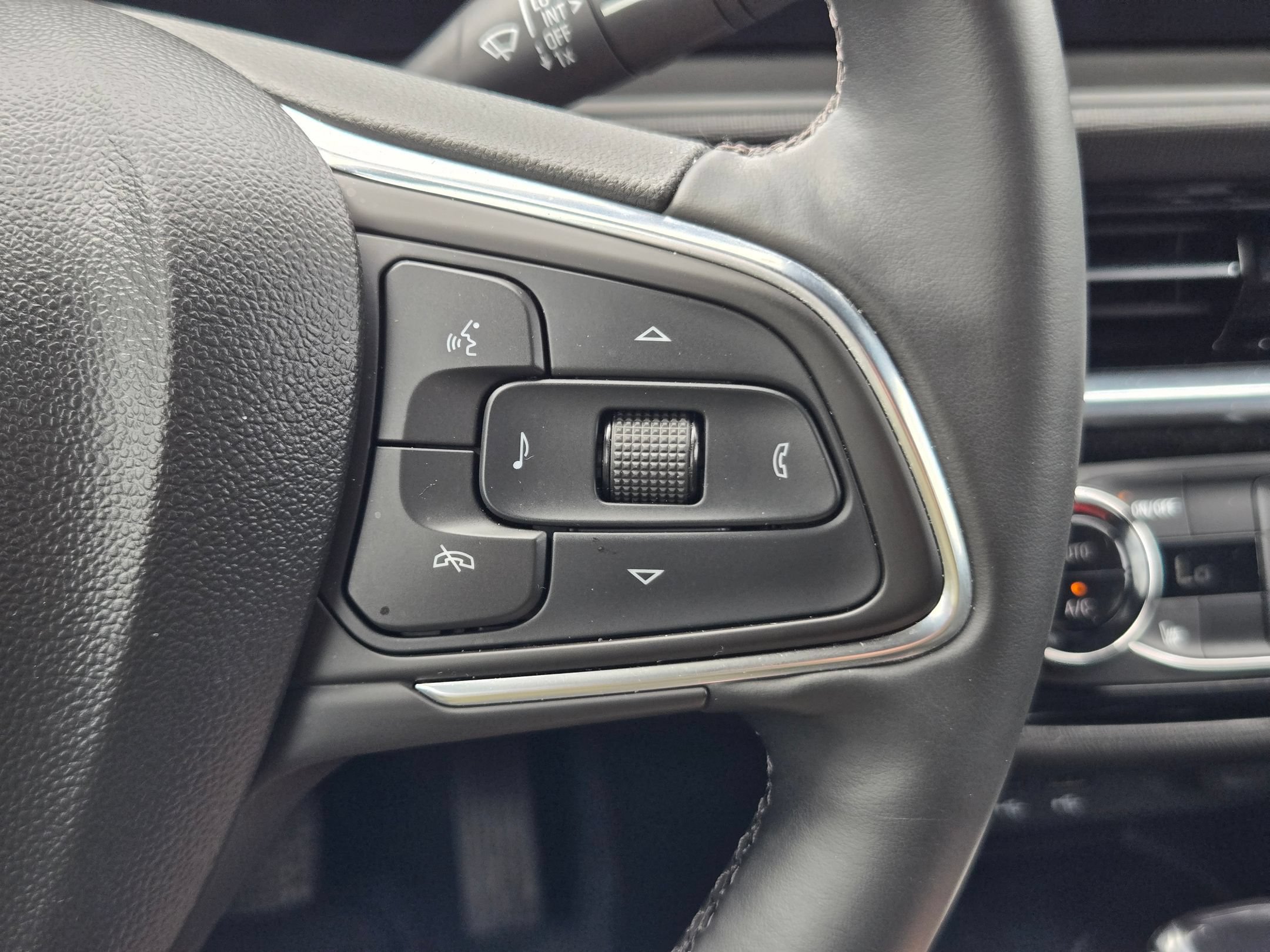 Certified 2025 Buick Envista Sport Touring w/ Convenience I Package FWD image 13