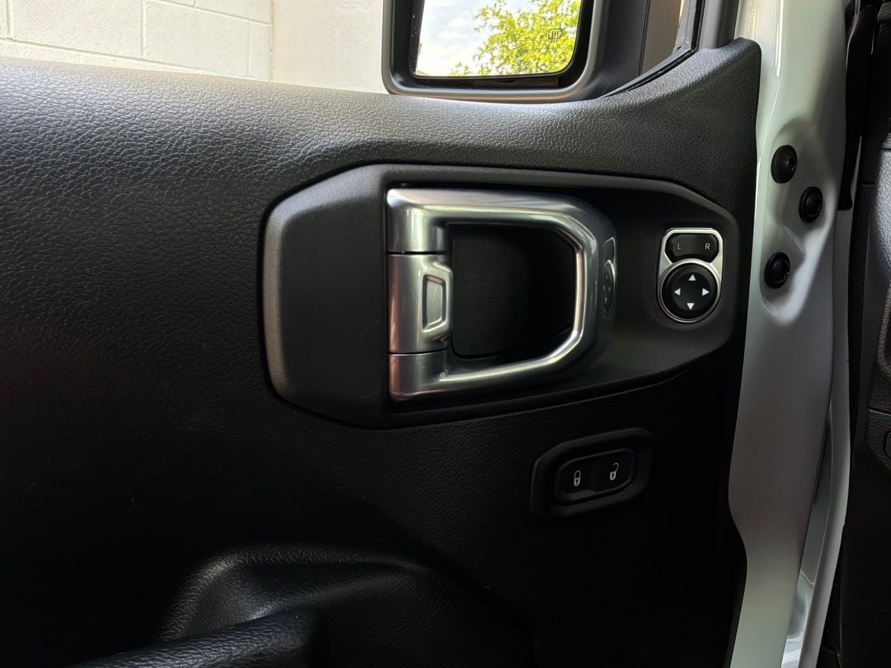 Used 2025 Jeep Wrangler Unlimited Sport AWD/4WD image 17