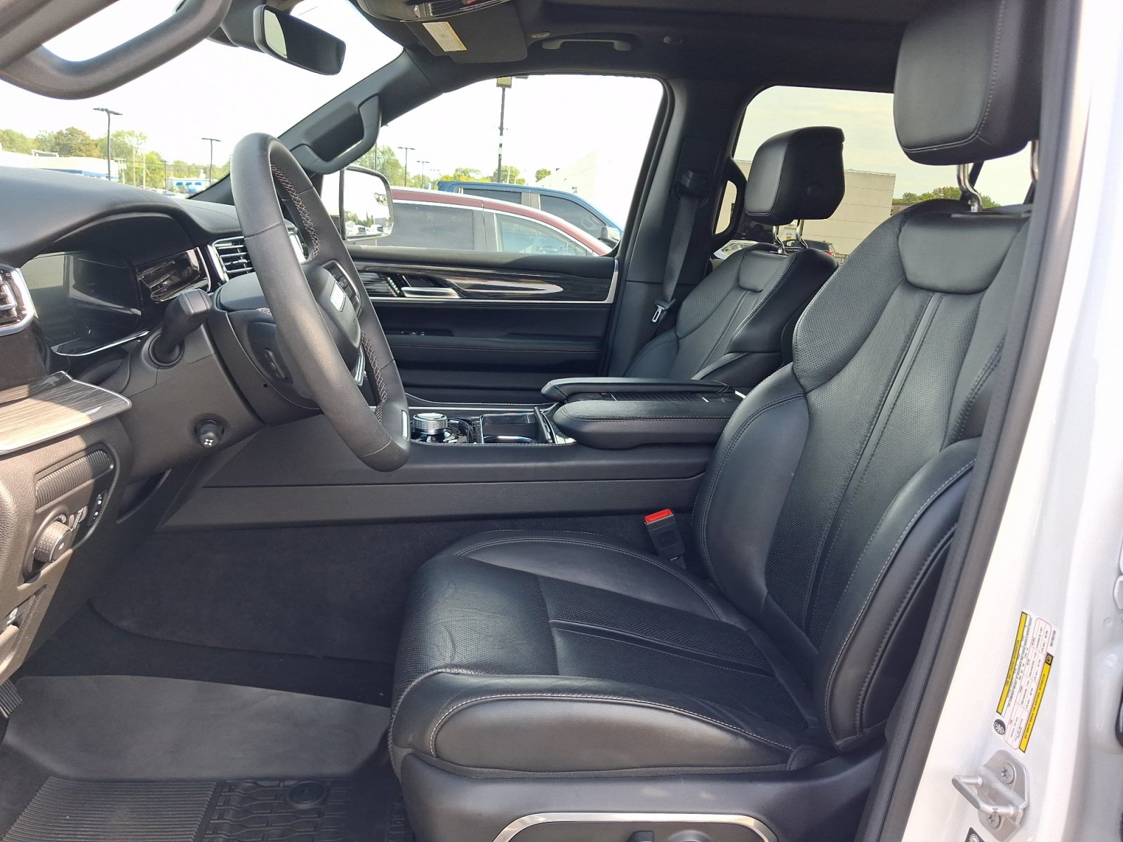 Used 2022 Jeep Wagoneer Series III w/ Premium Group I AWD/4WD image 5