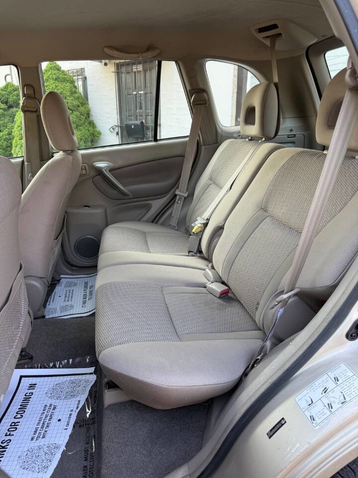 Used 2005 Toyota RAV4 2WD image 12