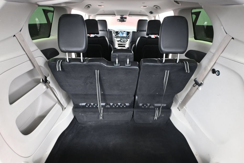 Used 2024 Chrysler Pacifica Touring-L FWD image 40