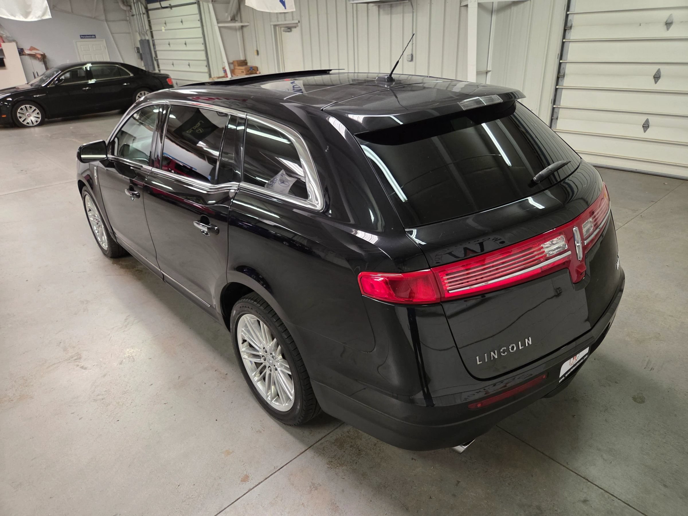 Used 2019 Lincoln MKT AWD image 5