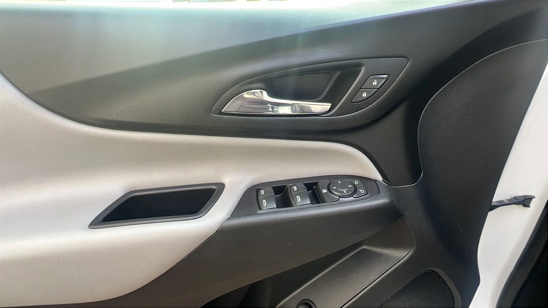 Used 2020 Chevrolet Equinox LT w/ Driver Convenience Package image 20