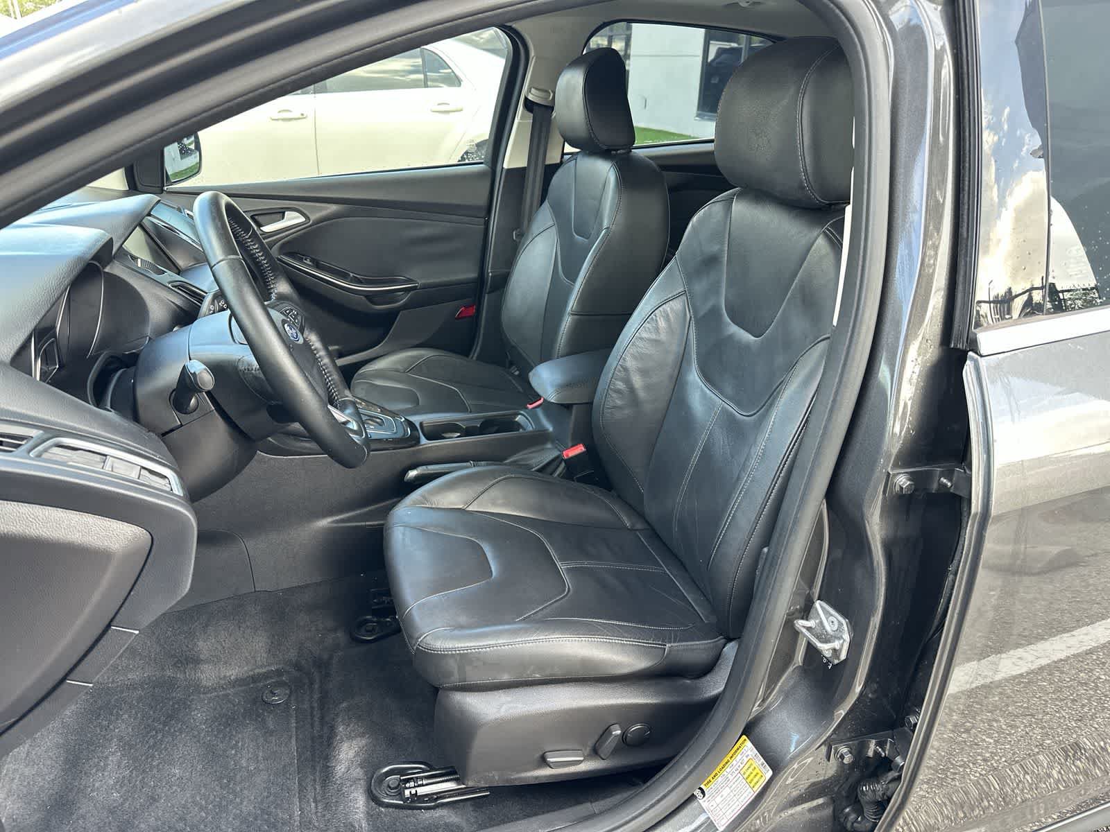 Used 2015 Ford Focus Titanium FWD image 3