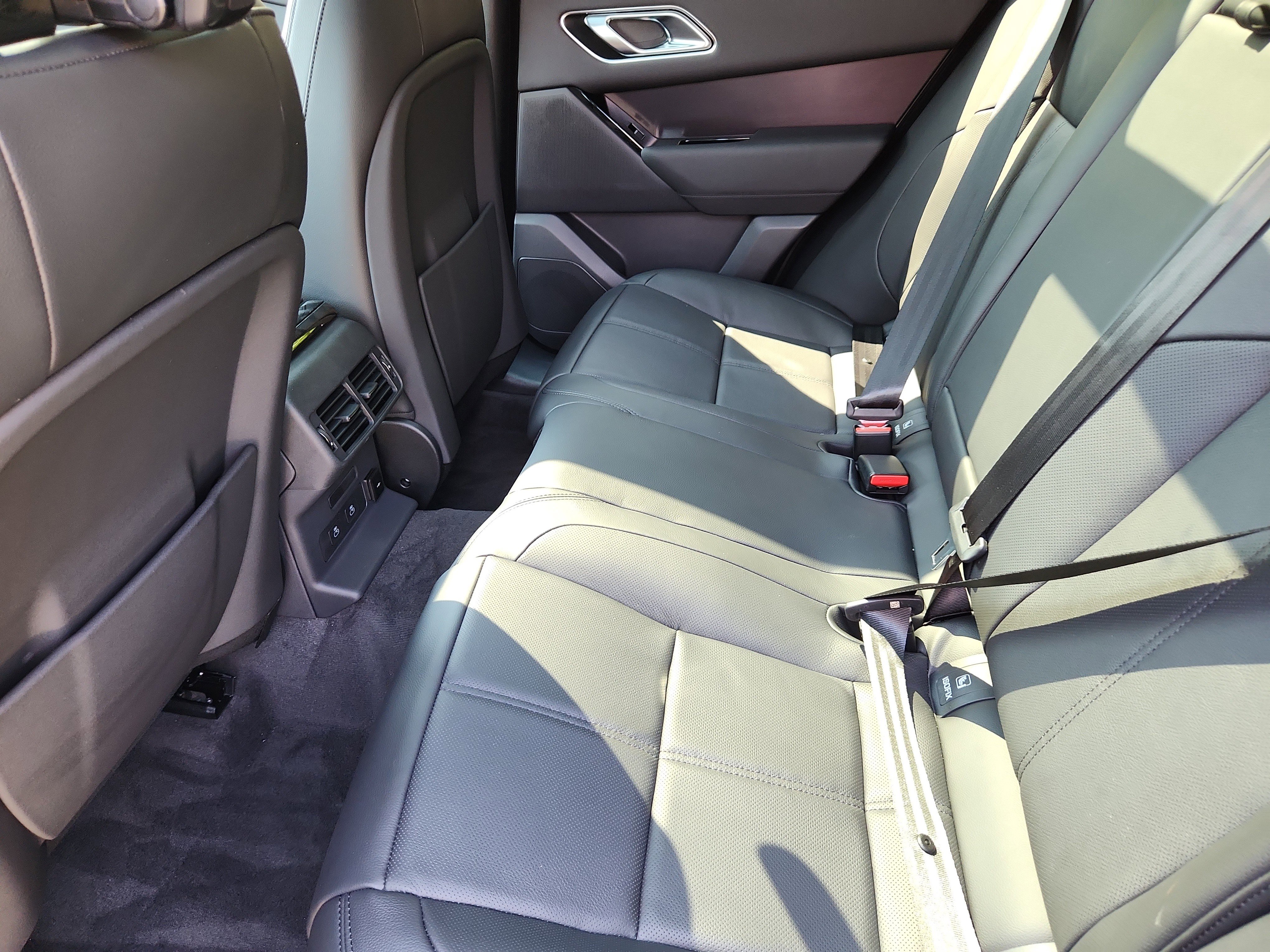 New 2026 Land Rover Range Rover Velar Dynamic SE image 5