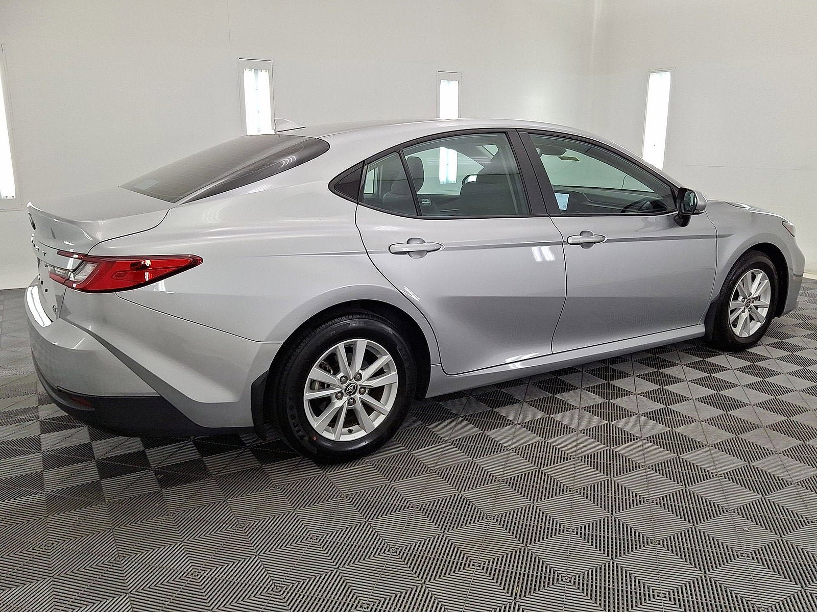 Used 2025 Toyota Camry LE w/ Convenience Package FWD image 17