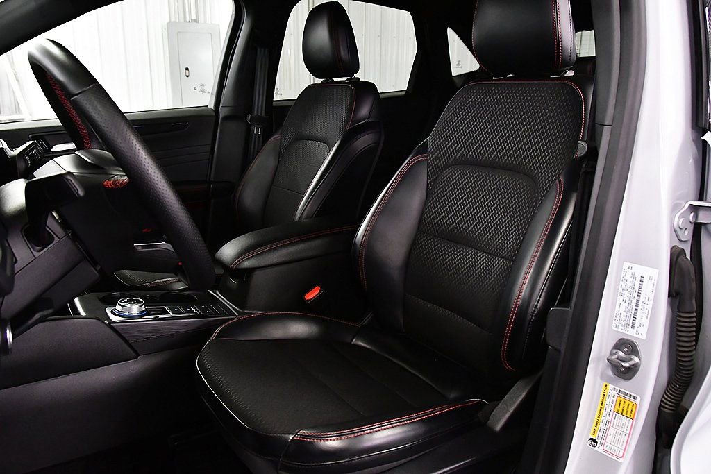 Used 2025 Ford Escape ST-Line AWD/4WD image 28