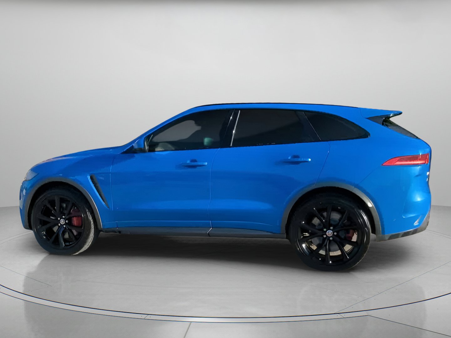 Used 2020 Jaguar F-PACE SVR image 16