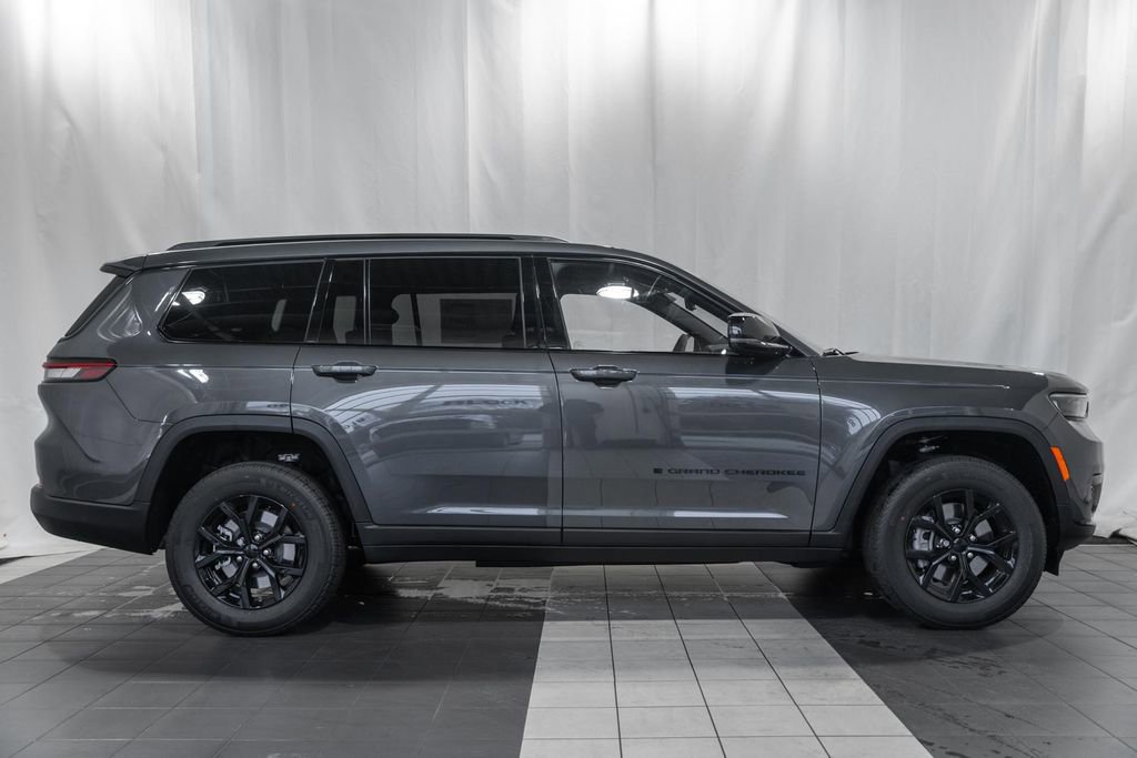 New 2025 Jeep Grand Cherokee L Altitude image 3