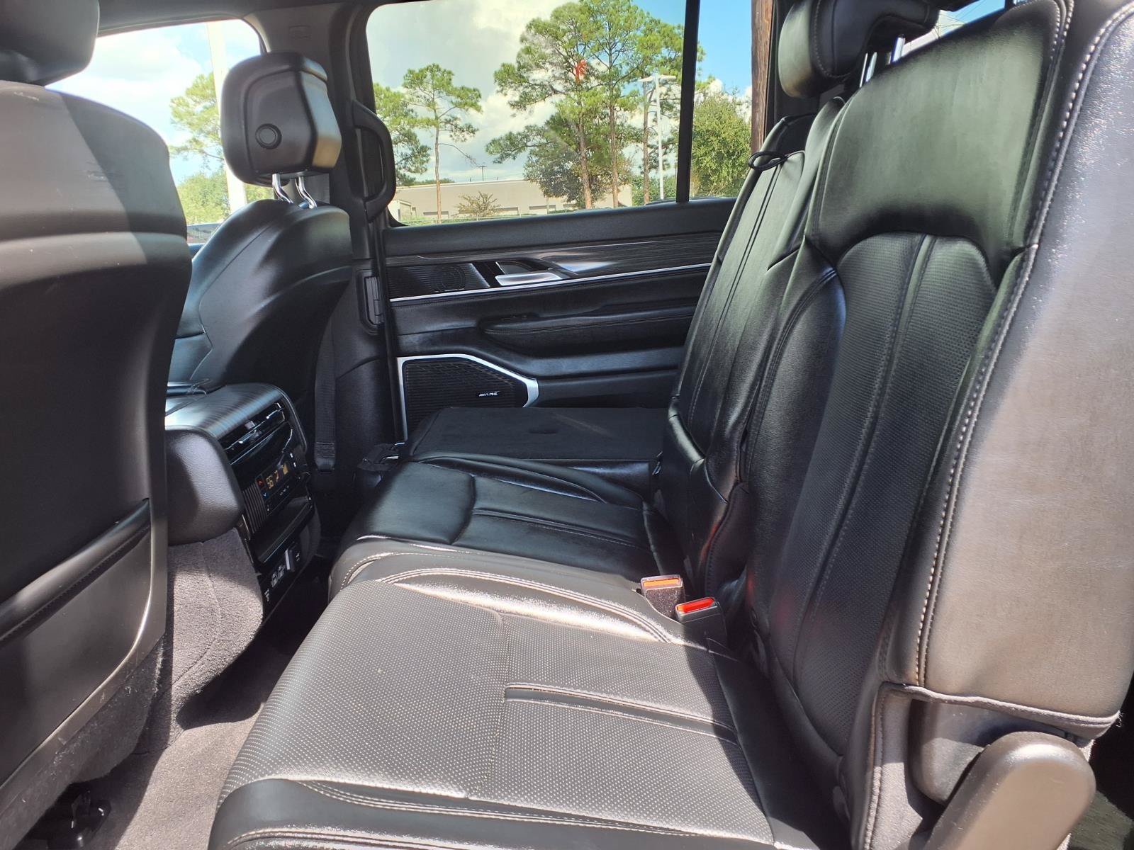 Used 2024 Jeep Wagoneer L Series II w/ Flexible Seating Group RWD image 21