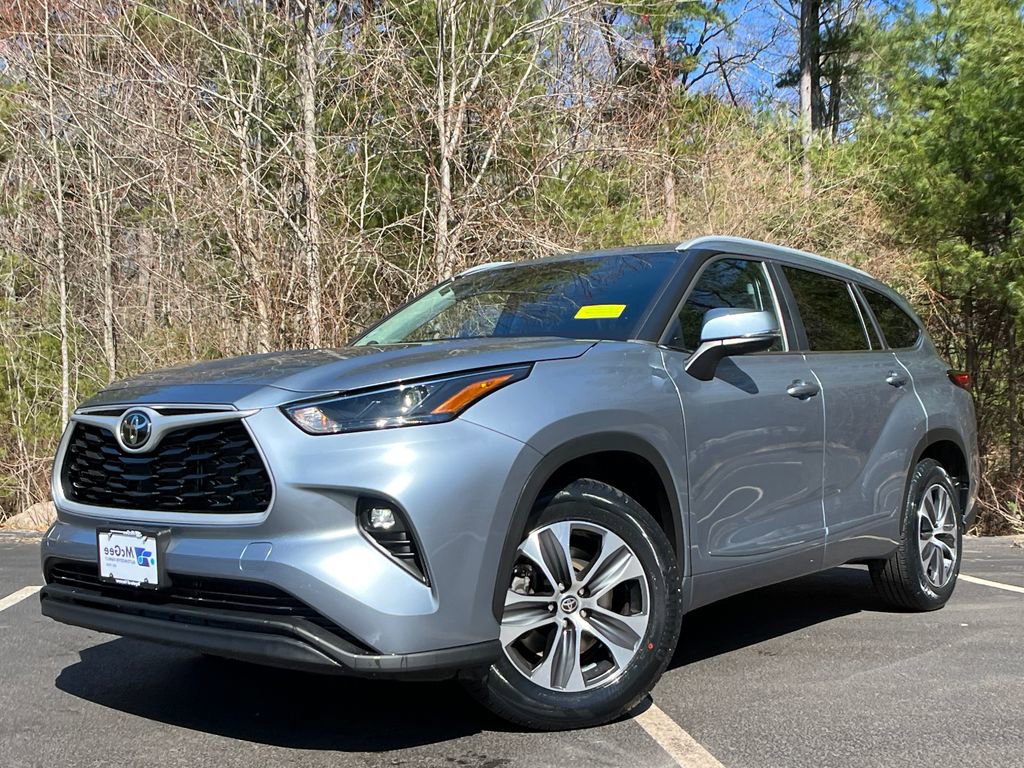 Used 2023 Toyota Highlander XLE