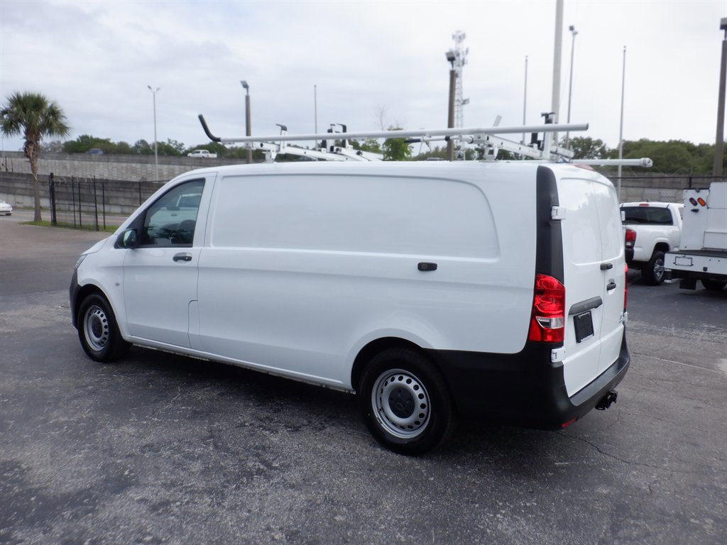 Used 2023 Mercedes-Benz Metris image 3