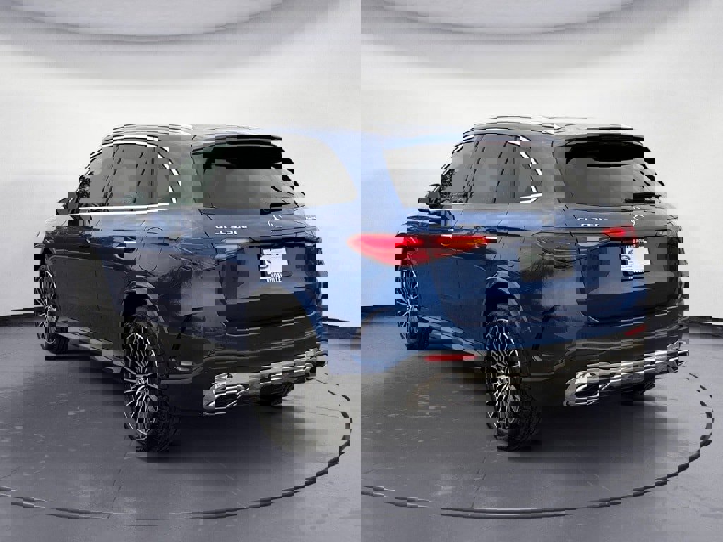 Used 2025 Mercedes-Benz GLC 350e 4MATIC image 5