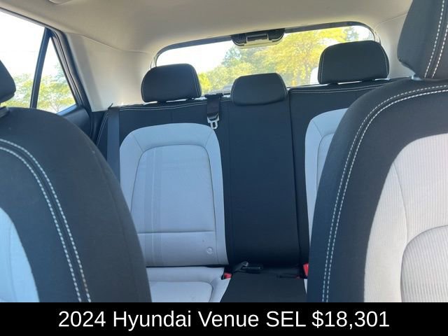 Used 2024 Hyundai Venue SEL image 23