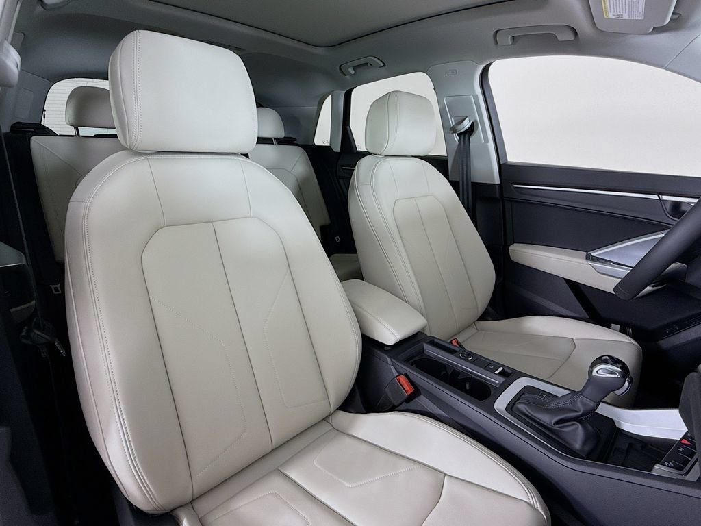 Used 2025 Audi Q3 2.0T Premium w/ Convenience Package AWD/4WD image 14