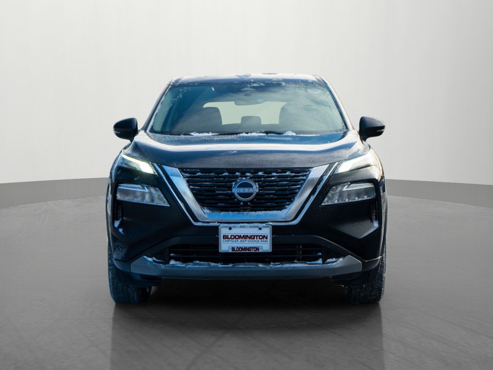 Used 2023 Nissan Rogue SV image 2
